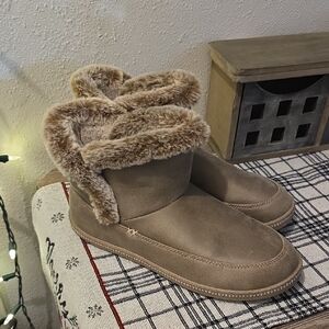 Skechers Cozy Tan Fur Winter Boots